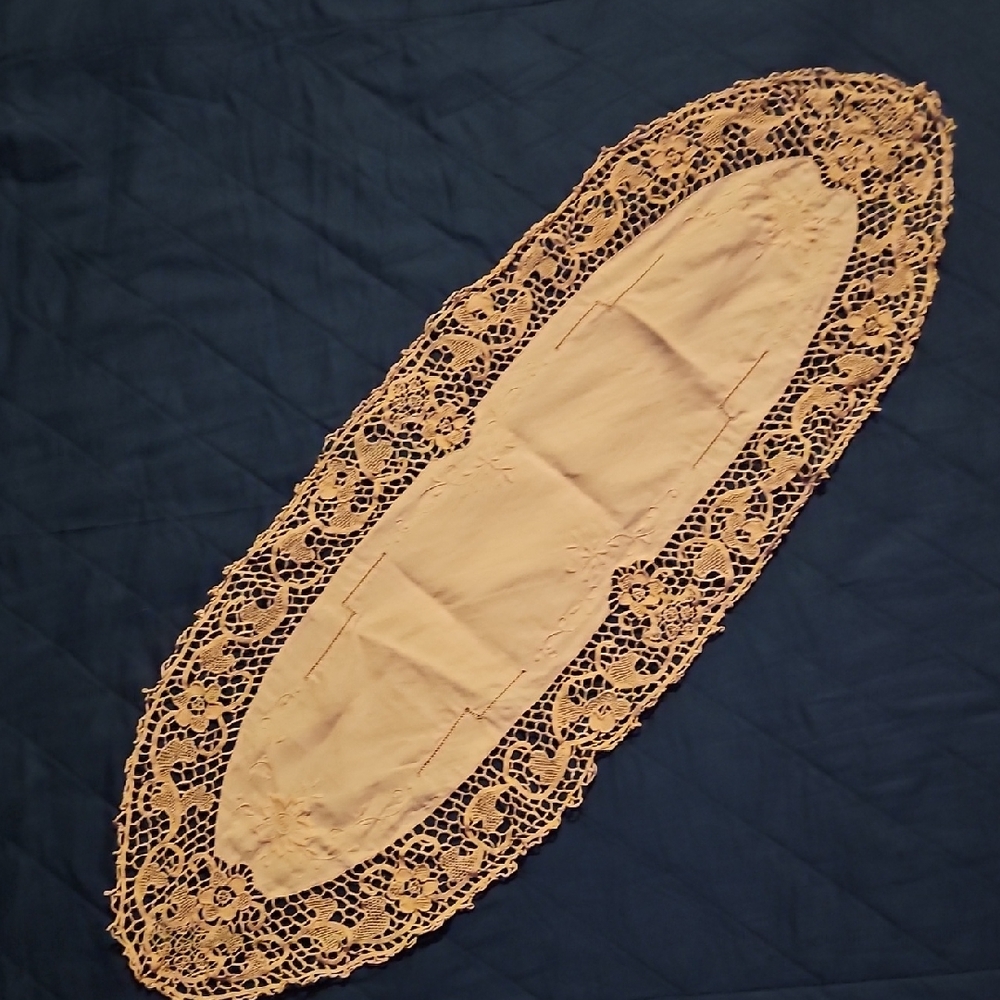 Vintage Lace Table Runner in Beige